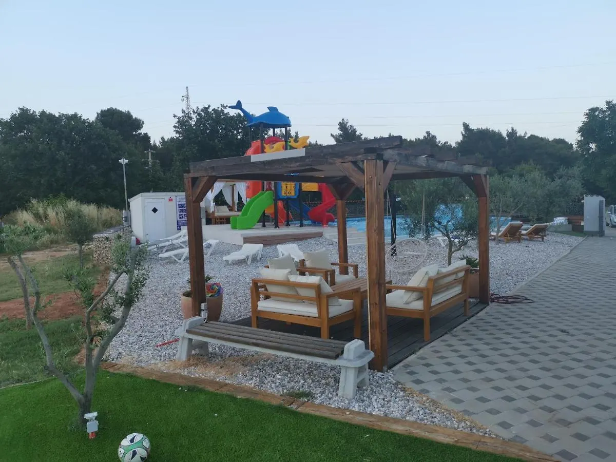 Camping Jacuzi Cottage In The Olive Grove Pula Croatie
