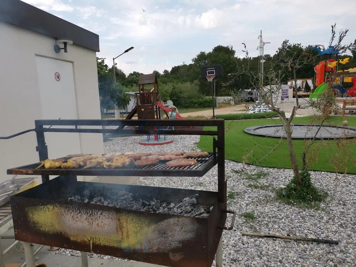 Camping Jacuzi Cottage In The Olive Grove Pula
